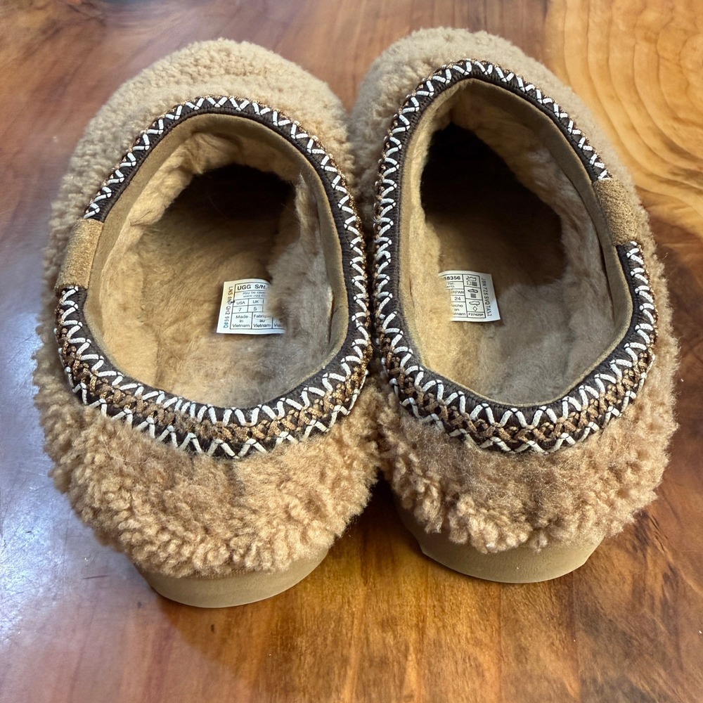 Ugg Fuzzy Tasman Curly  Maxi Slippers 7 Women's Slip on Clog Shoe Mule - Picture 4 of 8